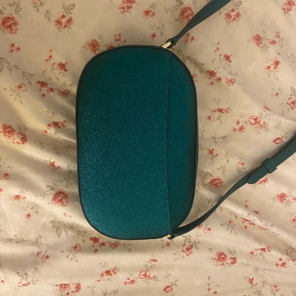 Kate Spade Green Crossbody Bag with Sleek Design - Picture 3 of 4